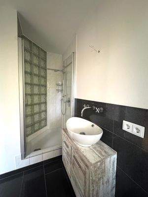 Badezimmer mit Dusche 