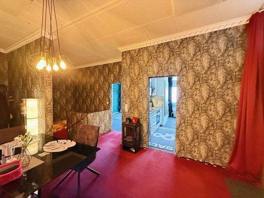 Flur mit Empfang und Besprechungsbereich