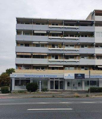 Frontansicht mit Balkon 