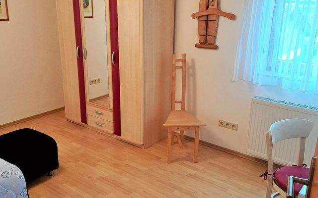 Schlafzimmer (7).jpg