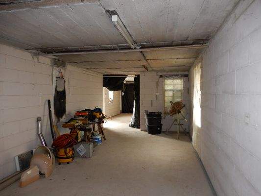 Werkstatt mit Garage