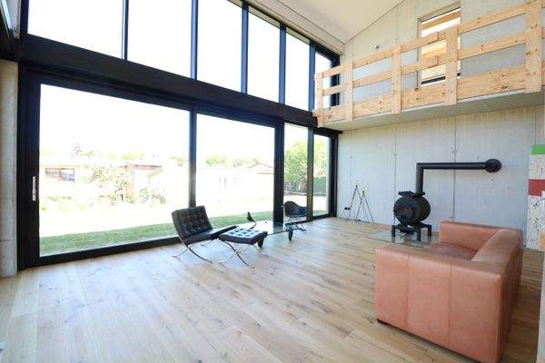 Wohnbereich mit Kamin