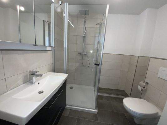Badezimmer mit Dusche