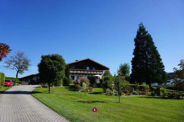 die Zufahrt von Westen her