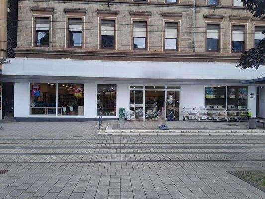 Schaufensterfront Eingang