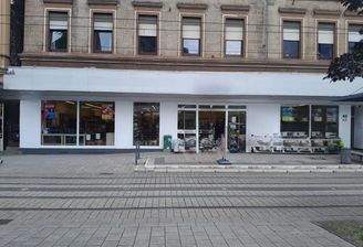 Schaufensterfront Eingang