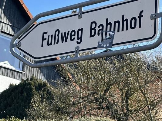 S-Bahn, ca. 2 Gehminuten entfernt