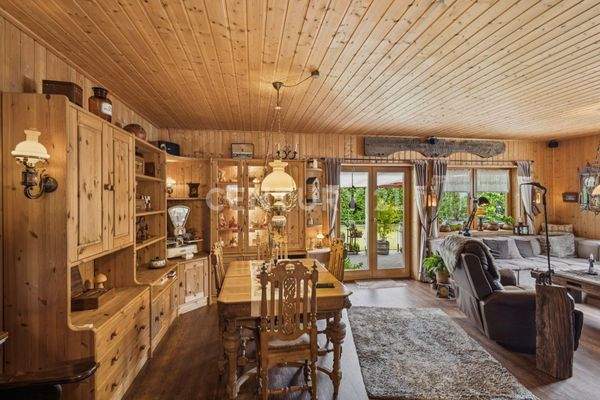 Wohn-/Esszimmer +Terrasse