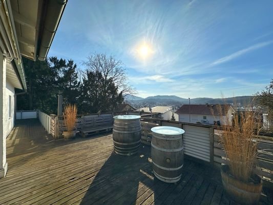 25029 - Terrasse mit Blick auf die Stadt_