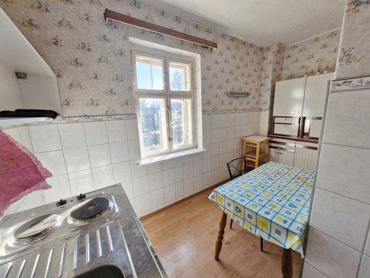 teilsanierte Küche 1.OG