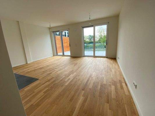 Blick Wohnraum in den Garten