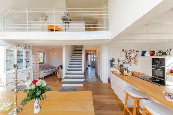 Treppenaufgang aus betonierten Stufen