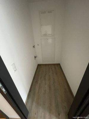 Abstellraum mit Anschlüsse für Waschmaschine