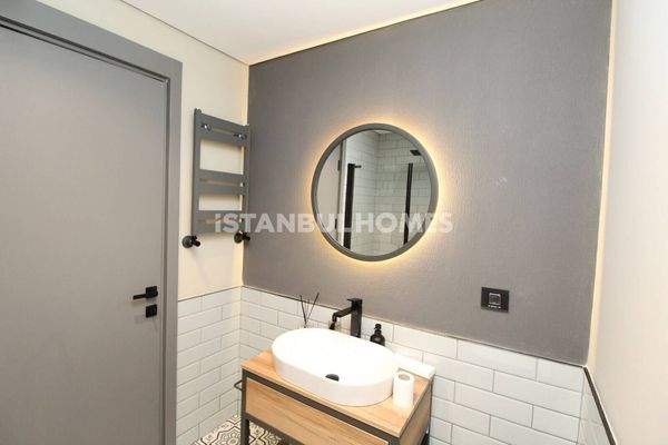 New Flats in the Center of Transportation Hubs in Kagithane