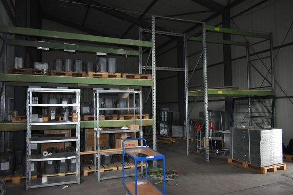 Vorderer Abschnitt mit Schwerlastregalen