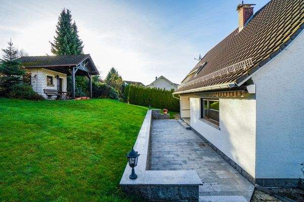 Kaum einsehbare Südterrasse