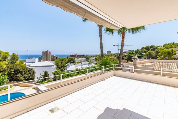 Überdachte Terrasse mit tollem Meerblick