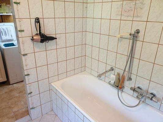 EG Tageslicht Wannenbad