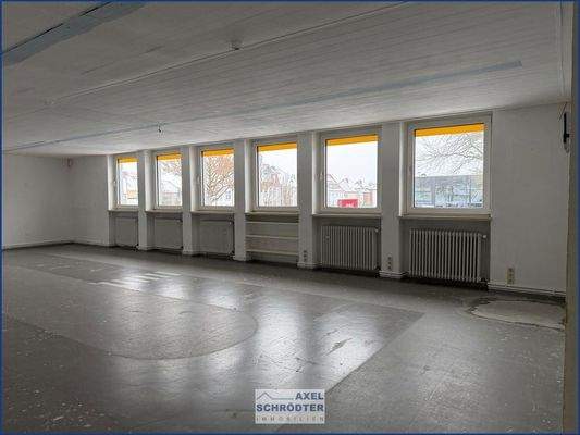 Raum mit Fensterfront