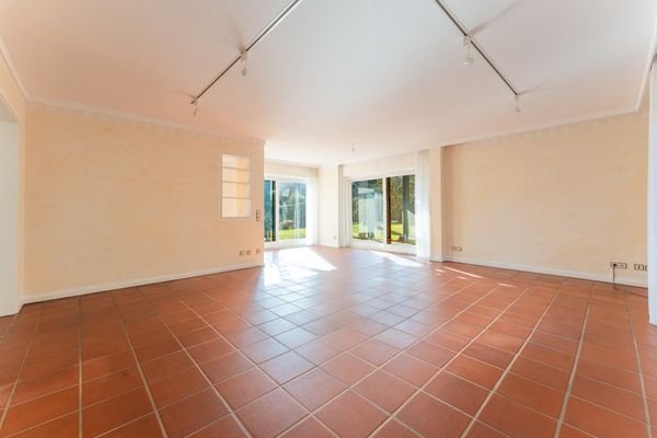 Wohnzimmer mit Ausgang zur Terrasse