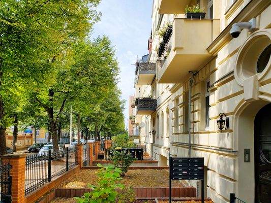 Fassade und Straßenzug.jpg