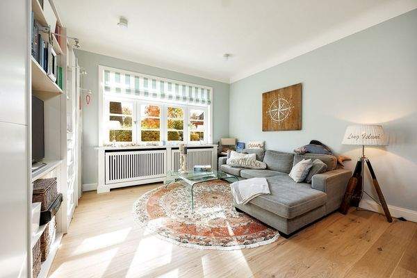 Helles Zimmer im Hochparterre