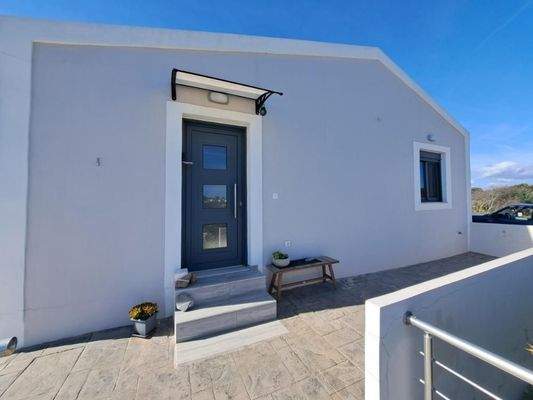 Kreta – Modernes Neubauhaus mit privatem Pool und Bergblick