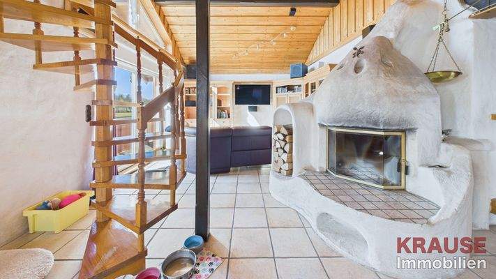 Wohnzimmer mit Kamin OG