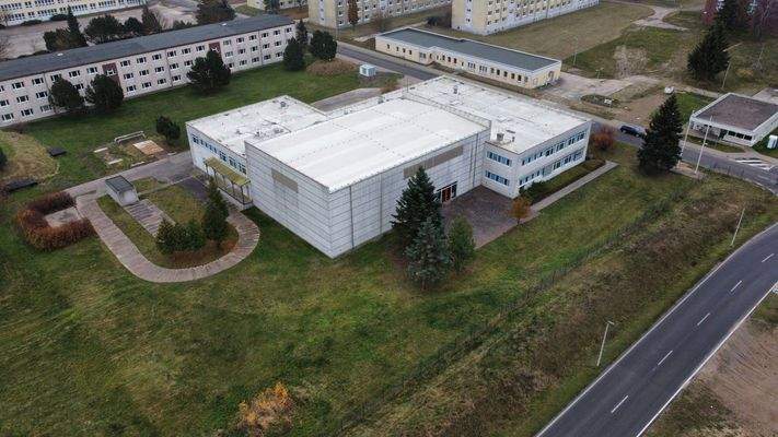 Theater mit Cafeteria und Bars