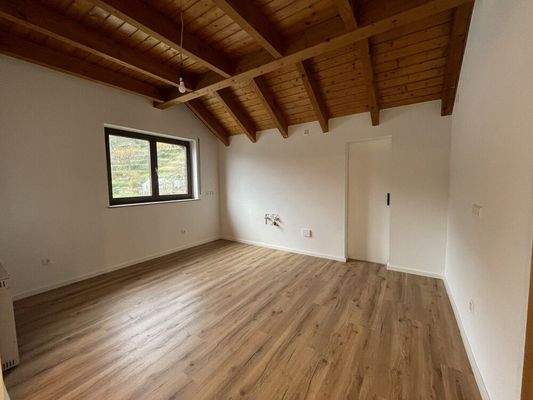 Küche mit Abstellraum