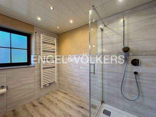 Nahezu bodengleiche Dusche