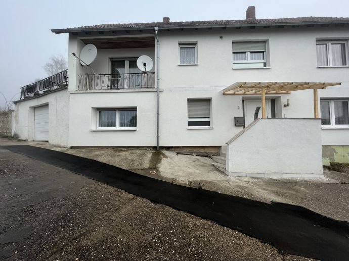 Eindrucksvolles Einfamilienhaus von Weinbergen umgeben auf einem großem Grundstück in Mölsheim