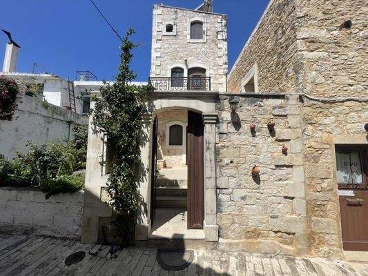 Kreta, Margarites: Renoviertes Steinhaus im Dorf zu verkaufen
