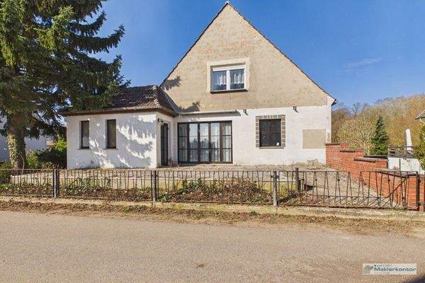 Vordergiebelseite+Terrasse