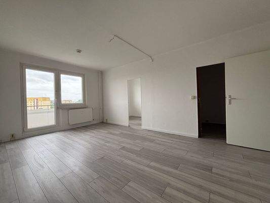 Geräumiges Wohnzimmer