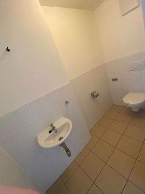 Toilette mit Waschbecken