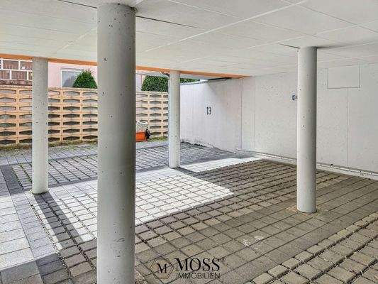 Großer PKWStellplatz überdacht