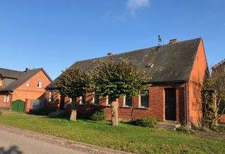 Sommeransicht Vorderhaus (2).JPG