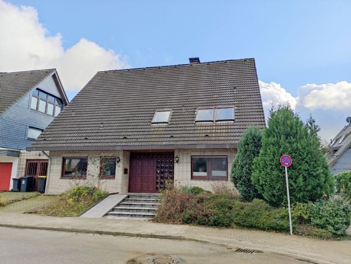 TOP-Lage Isenbügel: Freistehendes Ein-/Zweifamilienhaus mit reichlich Platz, Garten und Garage in bester Lage