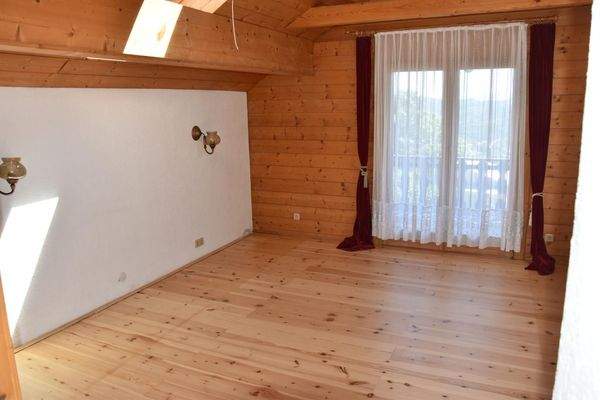 Schlafzimmer mit Südbalkon