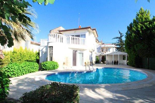 Detached Ready-to-Move House Near the Beach in Belek