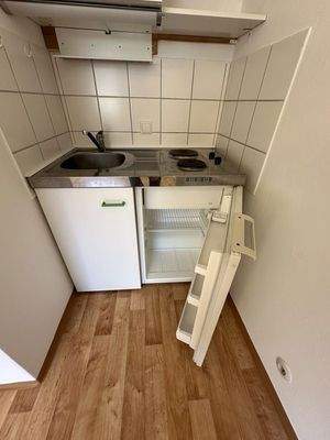 Küche mit Kühlschrank