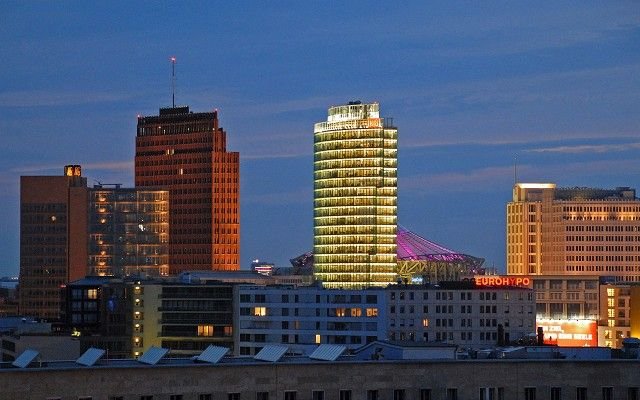 Nachtaufnahme des Potsdamer Platz