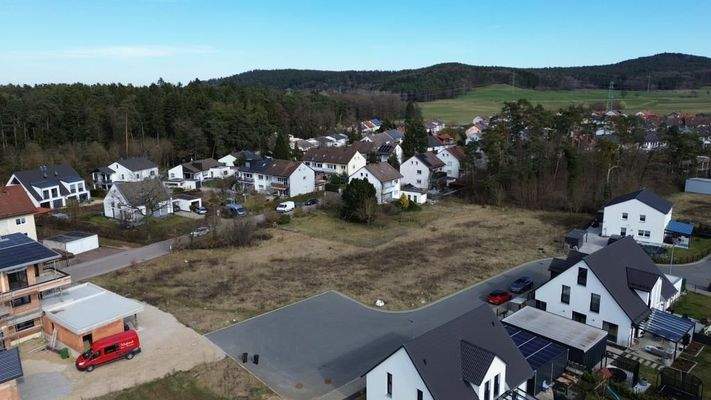 Ruhiges, sonniges Grundstück