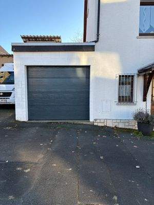 Garage mit elektr. Tor