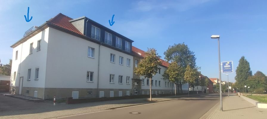 Wohnungsfenster und Balkon