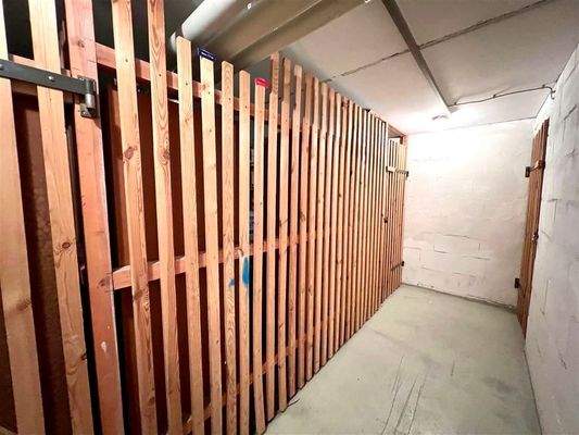 großes Kellerabteil