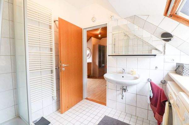 Badezimmer im Obergeschoss