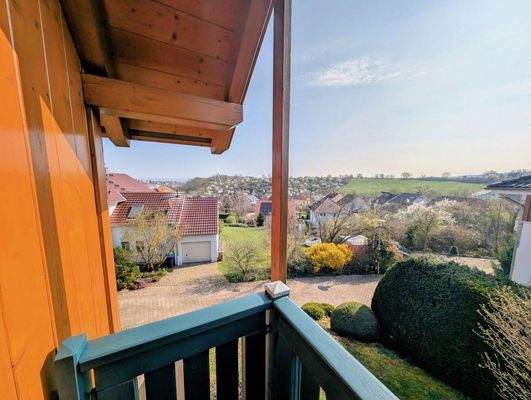 Weitblick vom Balkon zur Stadt