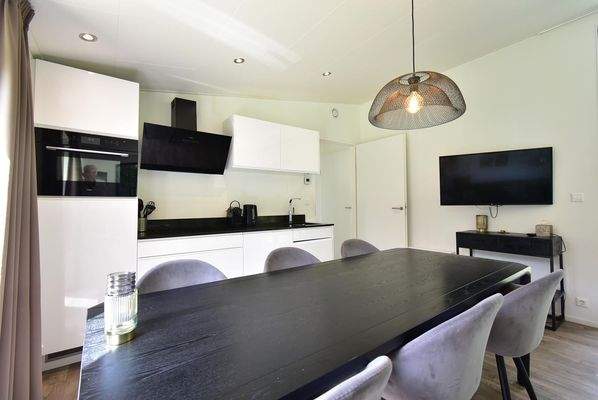 wohnzimmer-kaufen-kaatsheuvel-grosse-fenster-moder